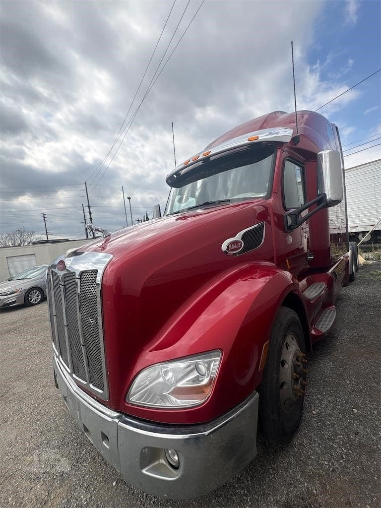 2022 Peterbilt 579 - photo 1