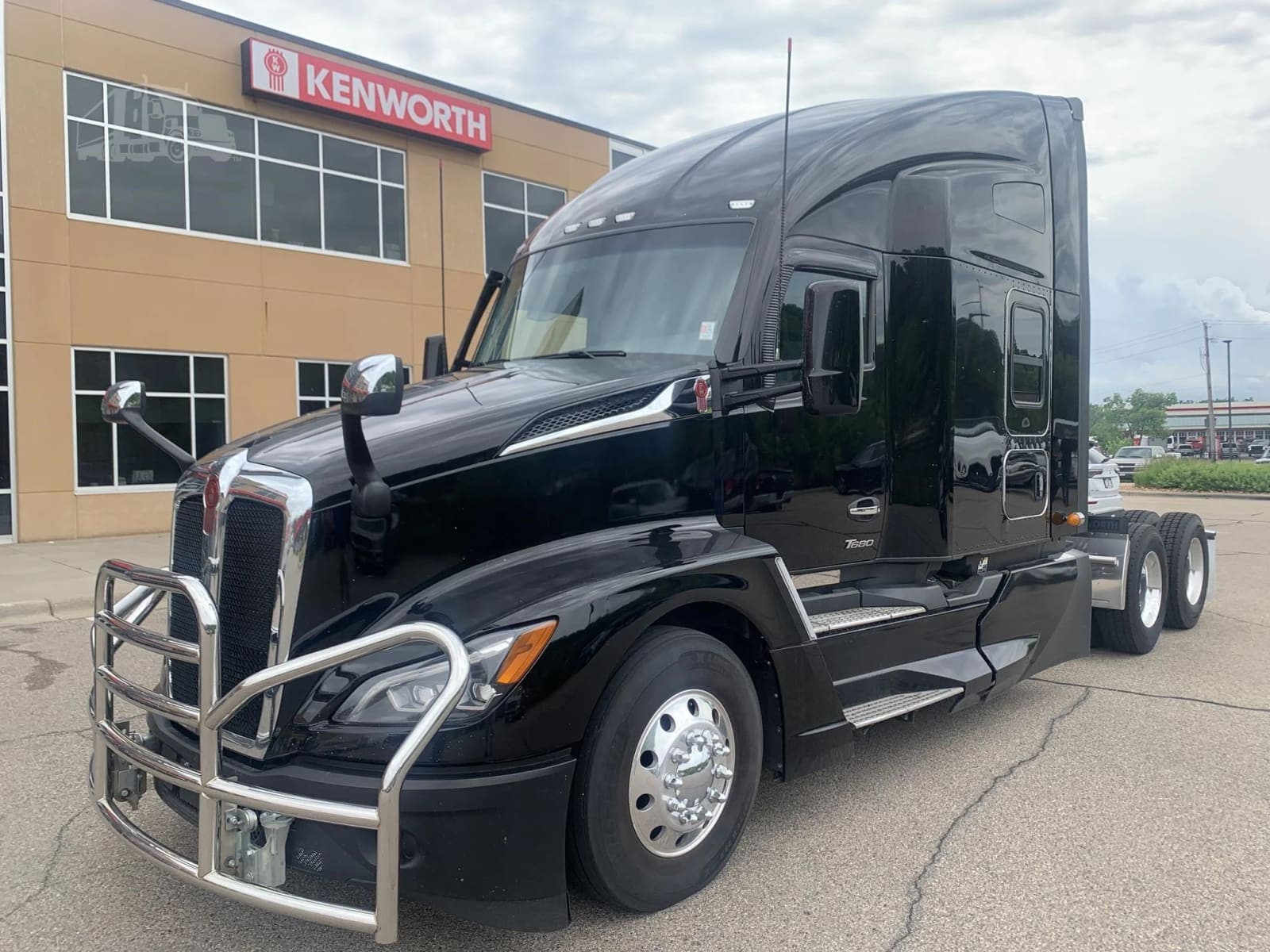 2023 Kenworth T680 - photo 1