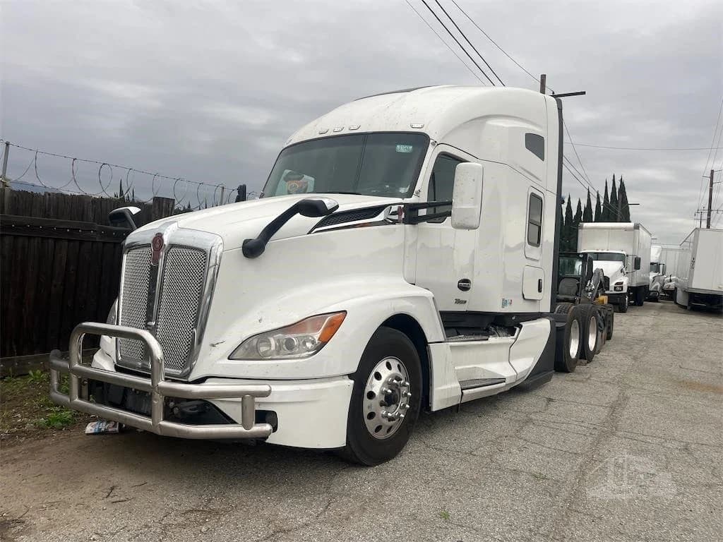 2023 Kenworth T680 - photo 1