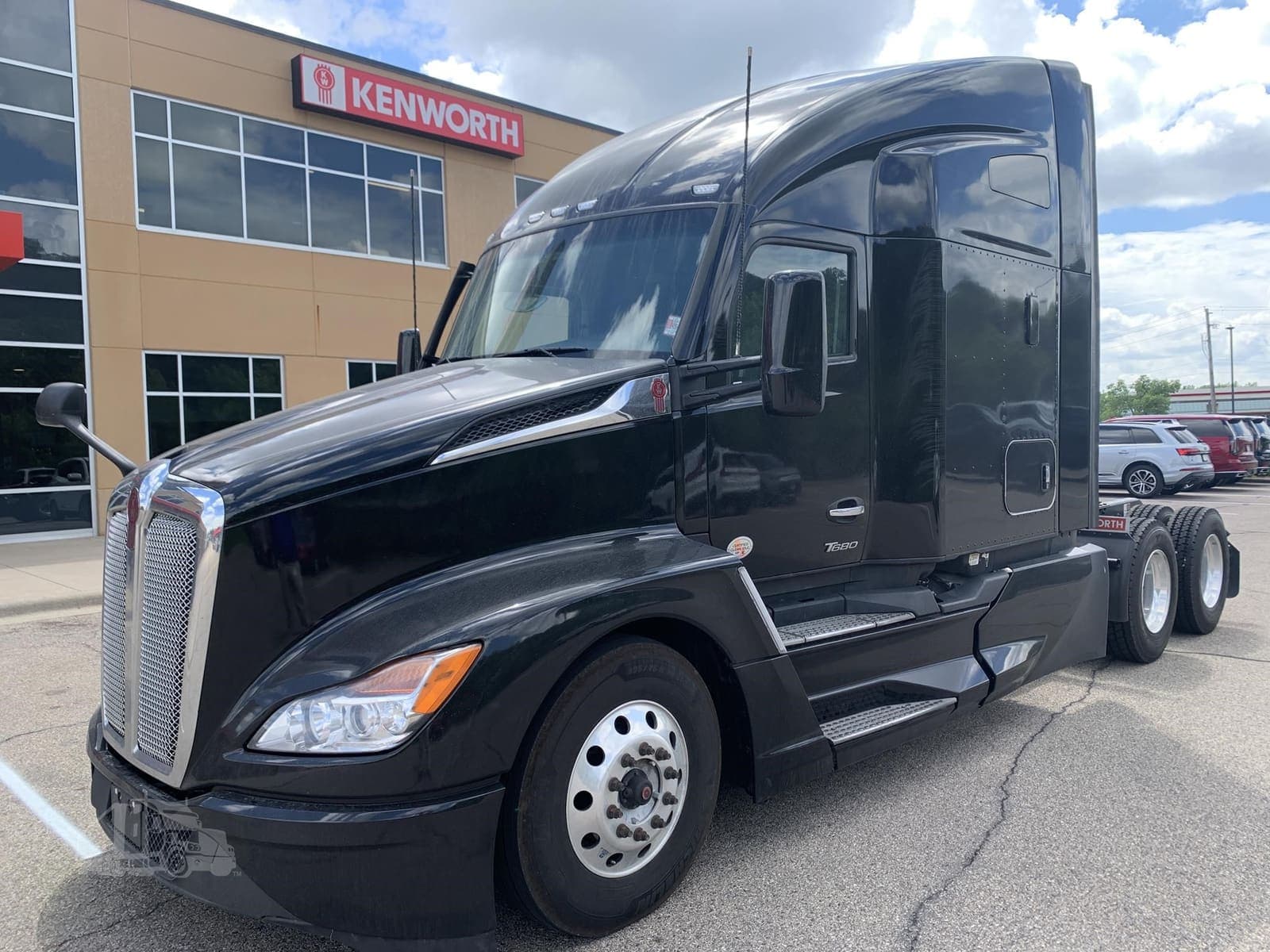 2023 Kenworth T680 - photo 1