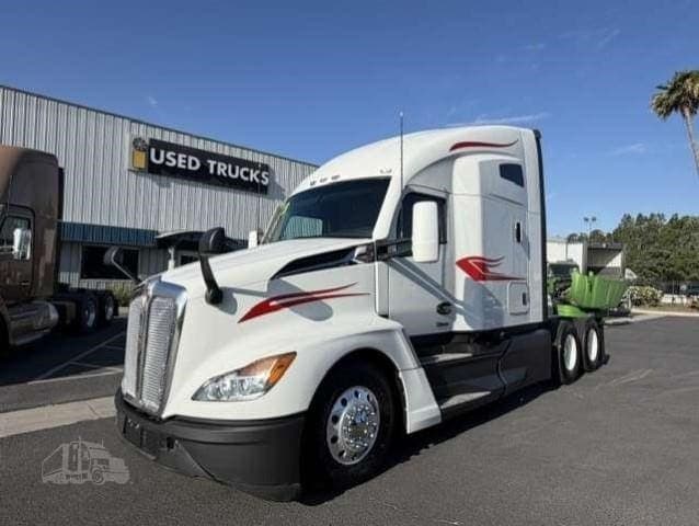 2023 Kenworth T680 - photo 1