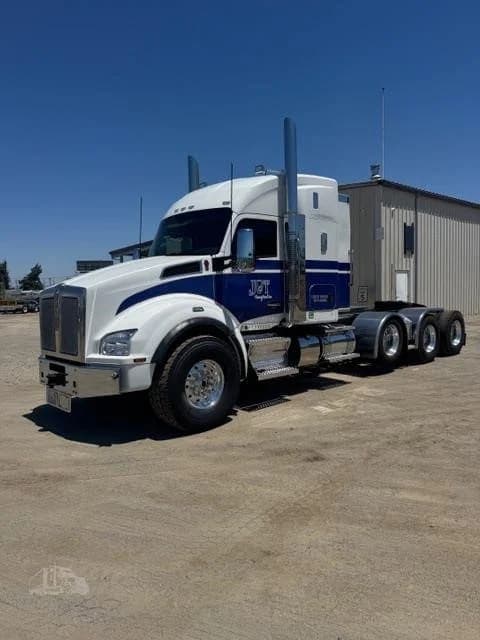 2023 Kenworth T880 - photo 1