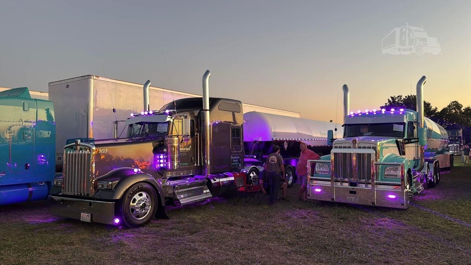 2023 Kenworth W900L - photo 1
