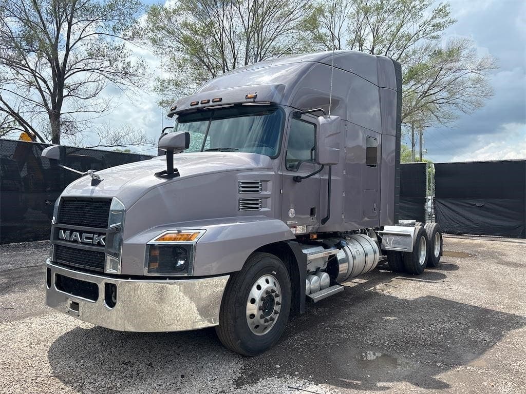 2023 Mack Anthem 64T - photo 1