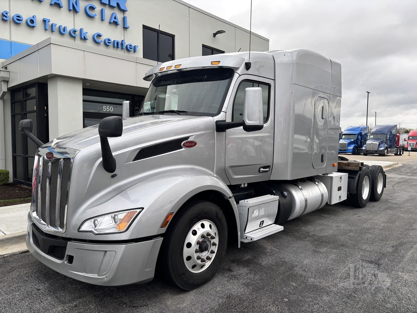 2023 Peterbilt 579 - photo 1