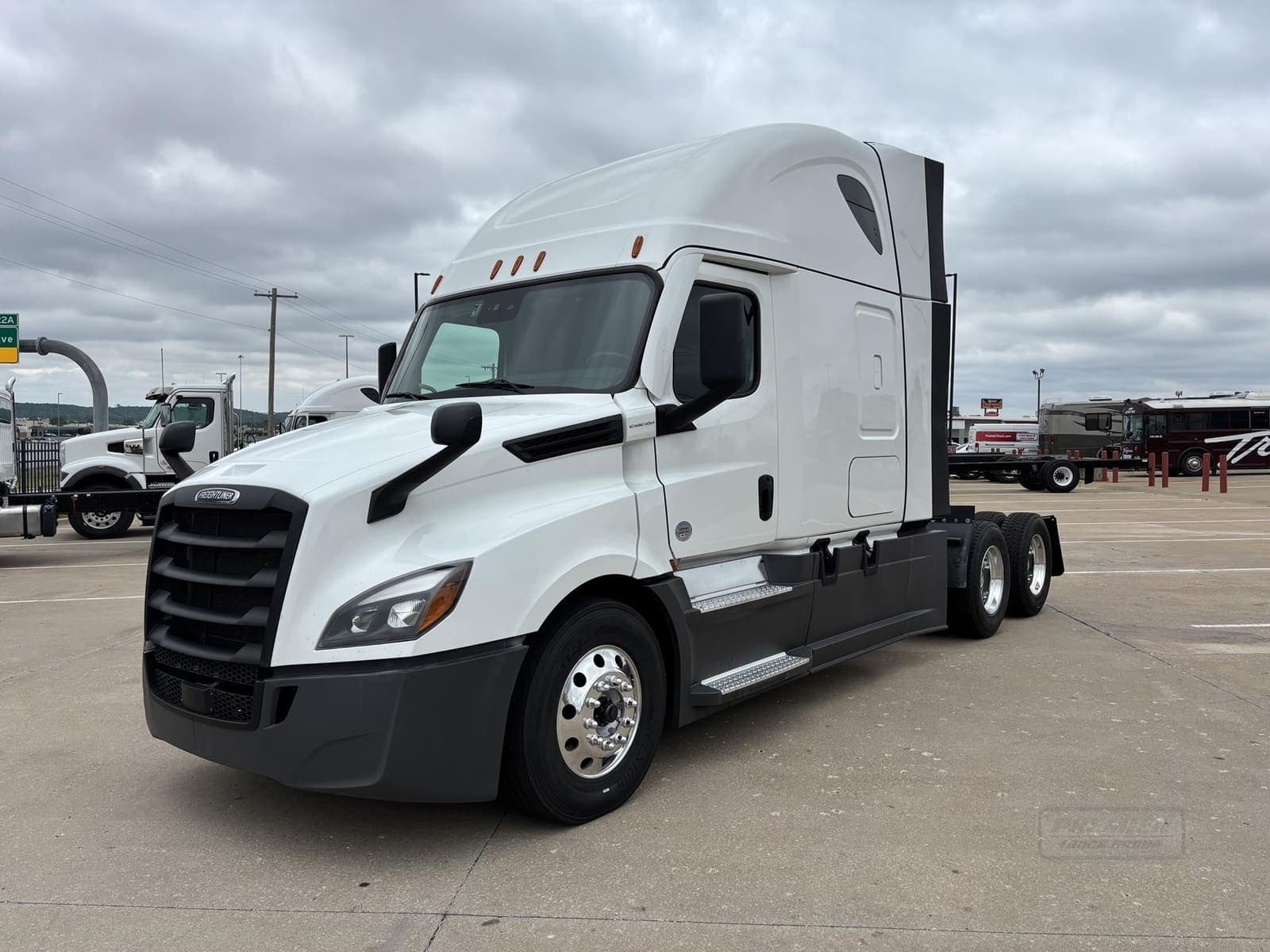 2024 Freightliner Cascadia 126 - photo 1