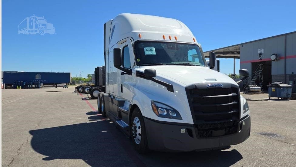 2024 Freightliner Cascadia 126 - photo 1