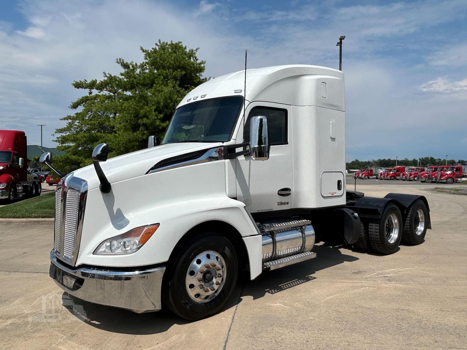 2024 Kenworth T680 - photo 1
