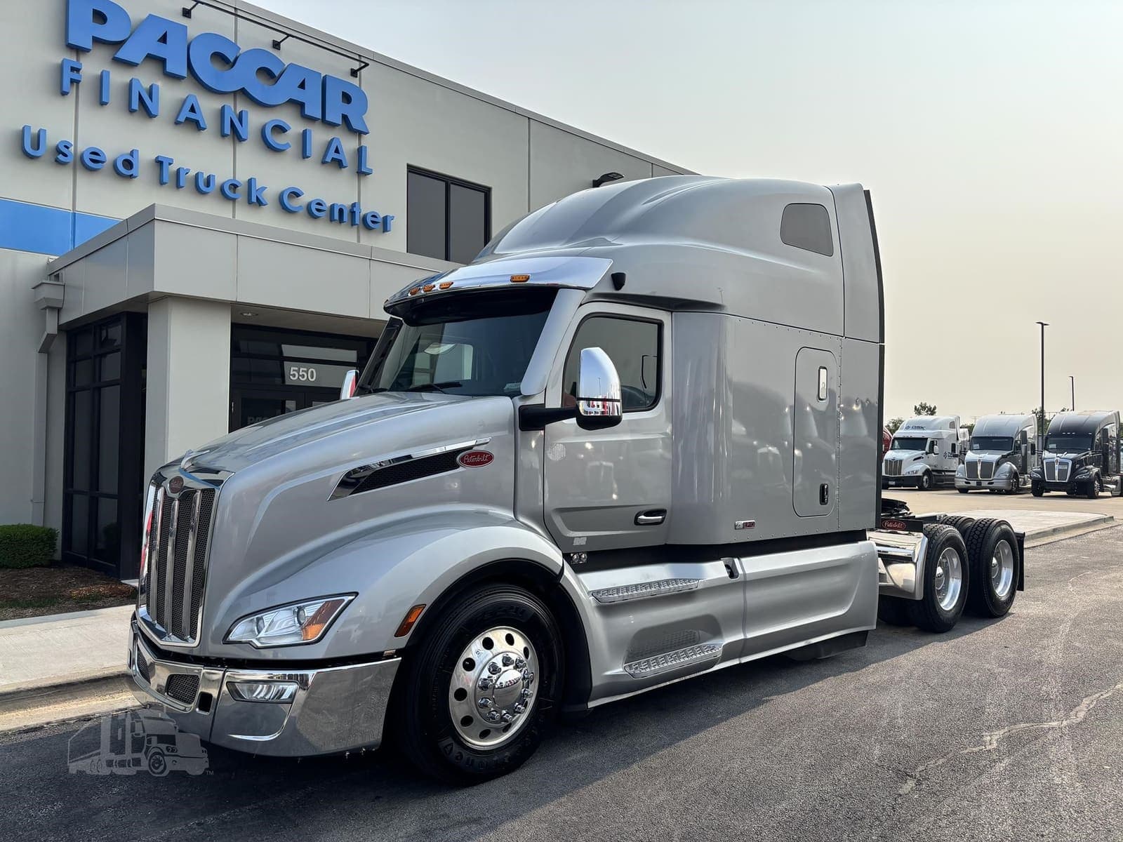 2024 Peterbilt 579 - photo 1