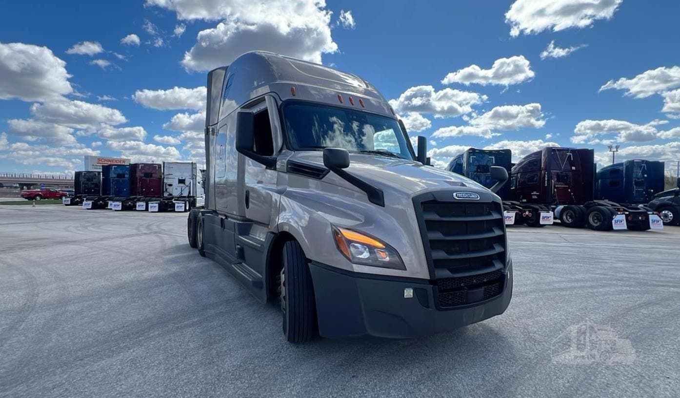 2025 Freightliner Cascadia 126 - photo 1