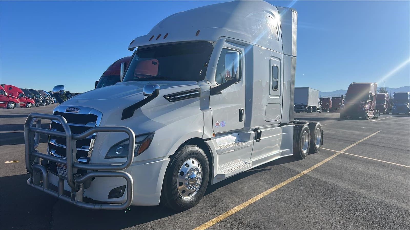 2025 Freightliner Cascadia 126 - photo 1