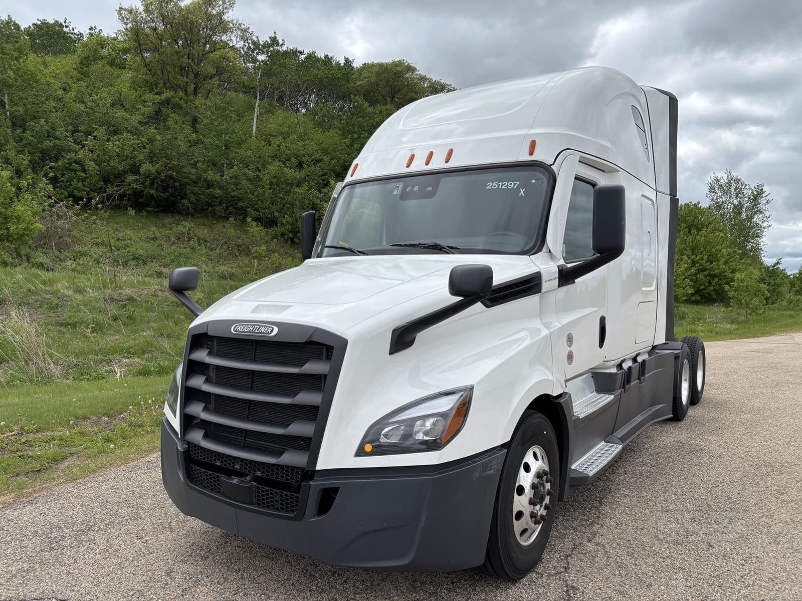 2025 Freightliner Cascadia 126 - photo 1