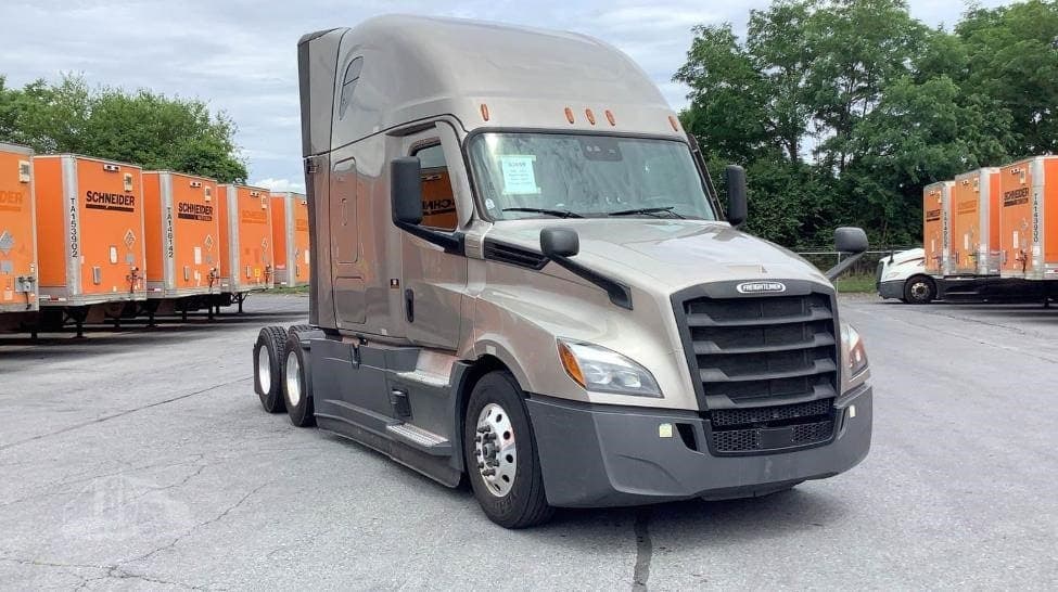 2025 Freightliner Cascadia 126 - photo 1