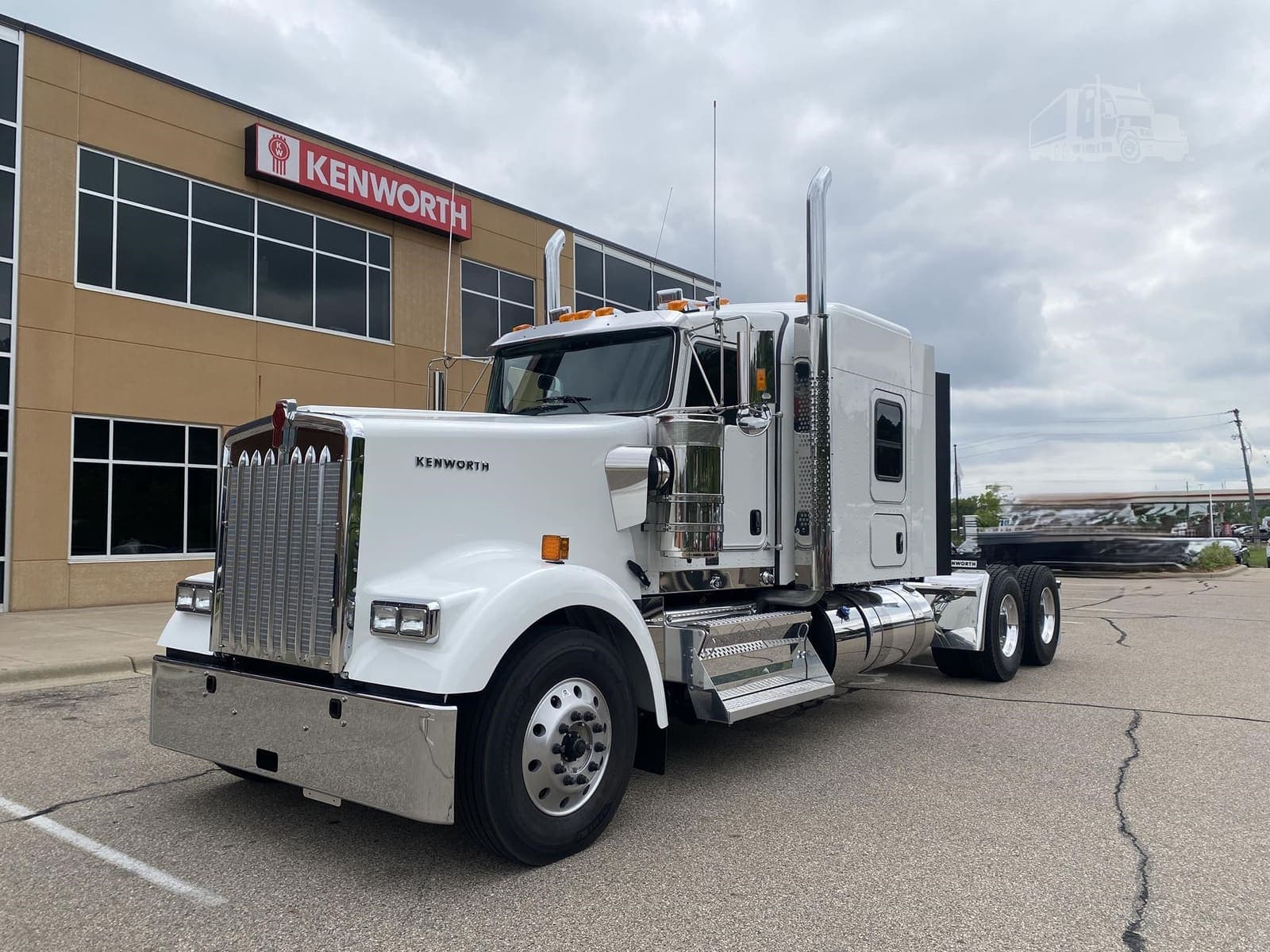 2025 Kenworth W900 - photo 1