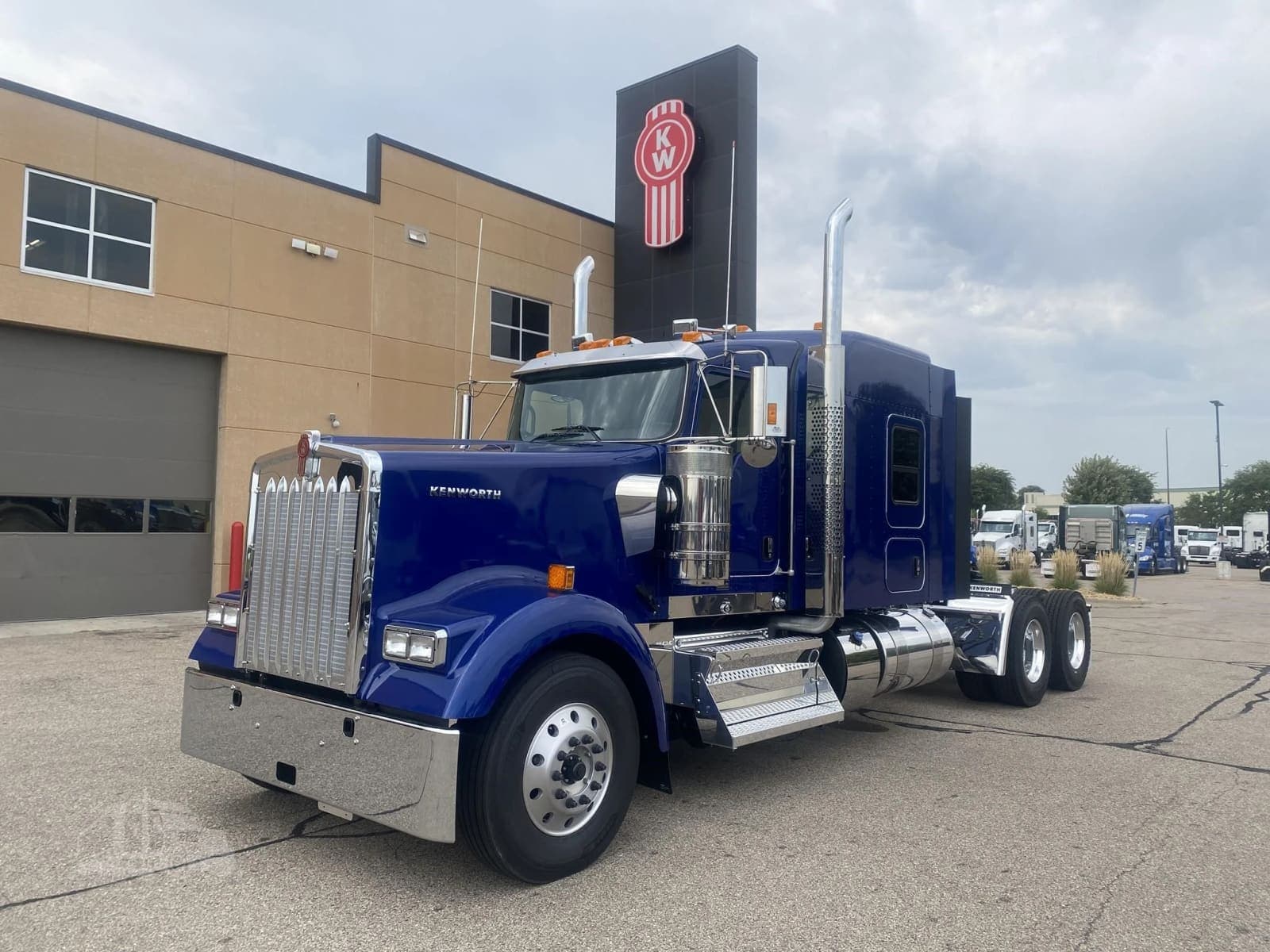2025 Kenworth W900 - photo 1