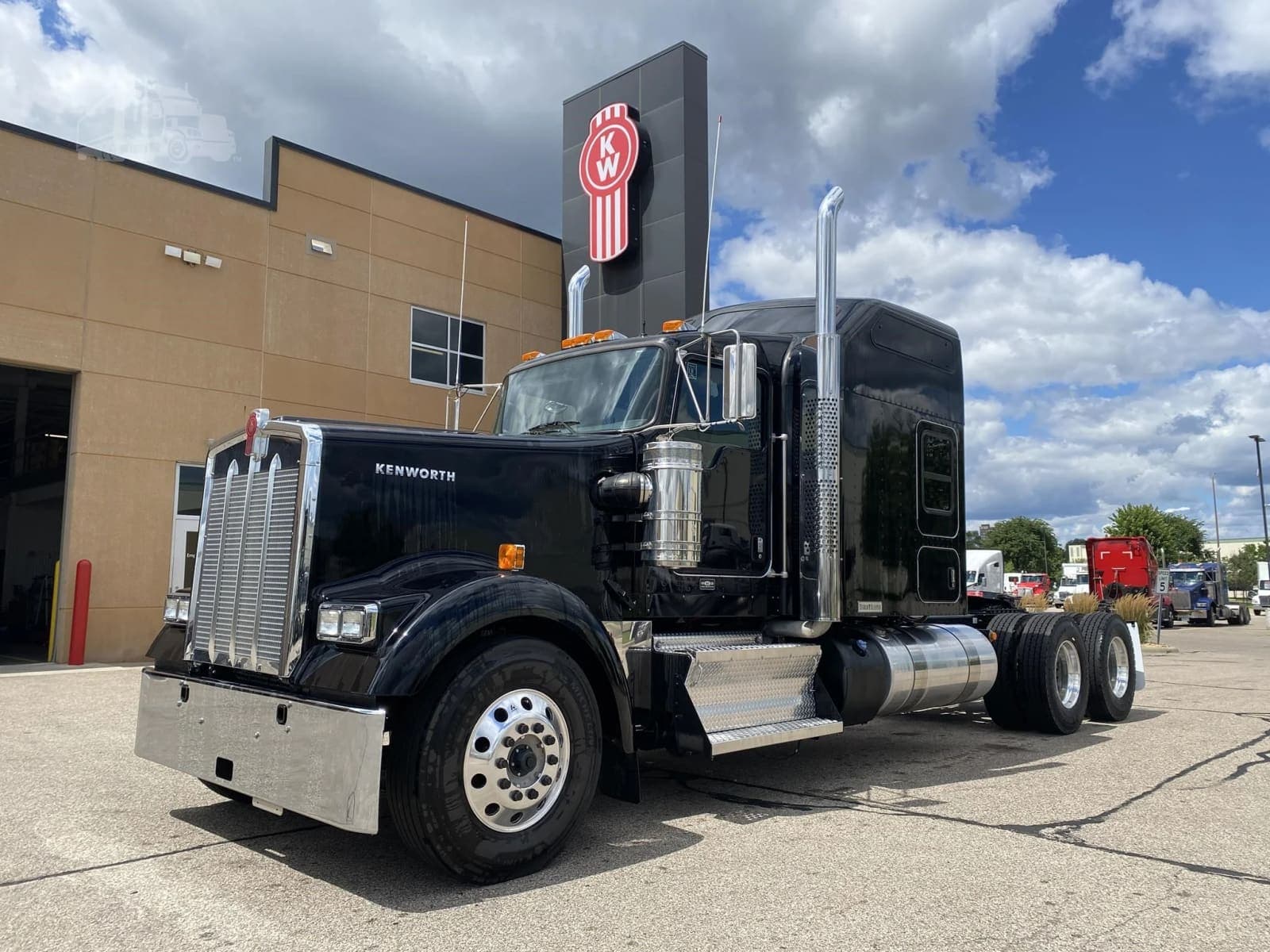 2025 Kenworth W900L - photo 1