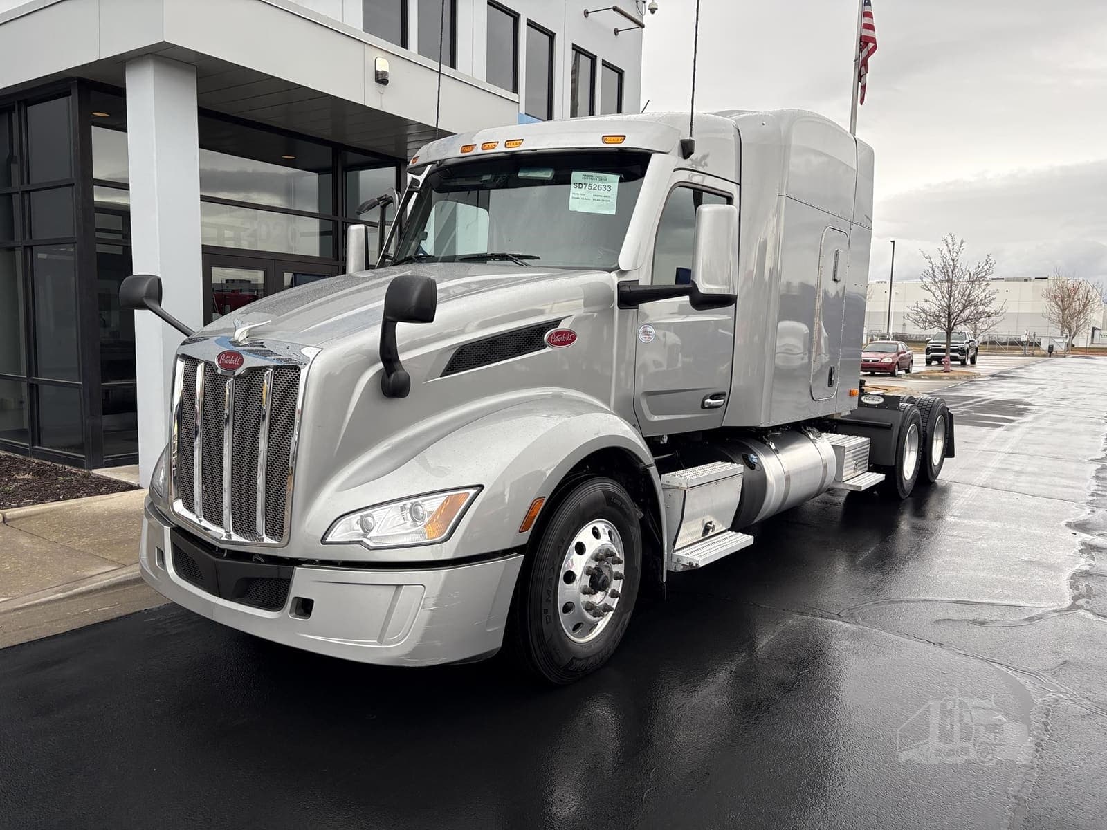 2025 Peterbilt 579 - photo 1