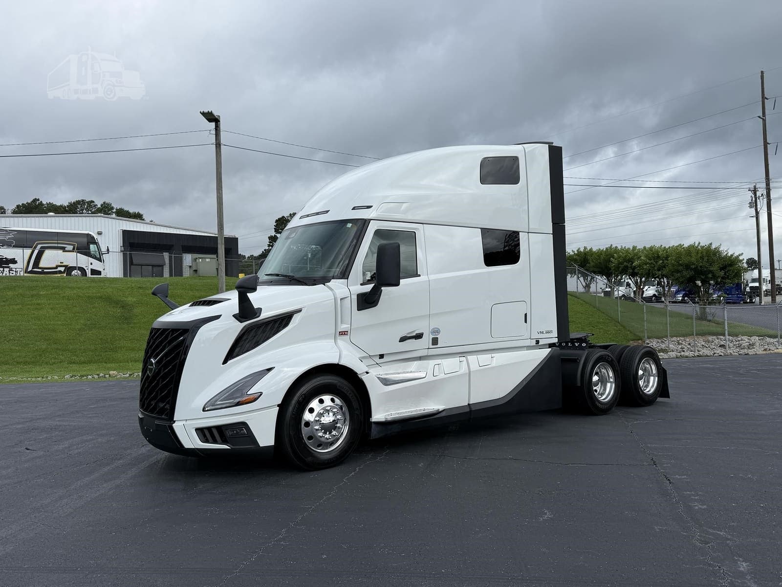 2025 Volvo VNL64T860 - photo 1