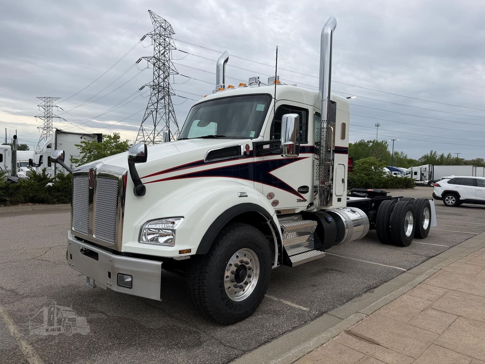 2026 Kenworth T880 - photo 1